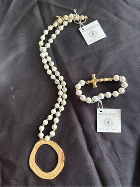 Necklace and bracelet set NEW !